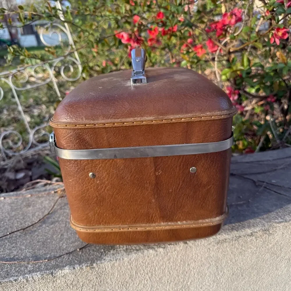 American Tourister Traveler Brown Train Case Makeup Case With Tray